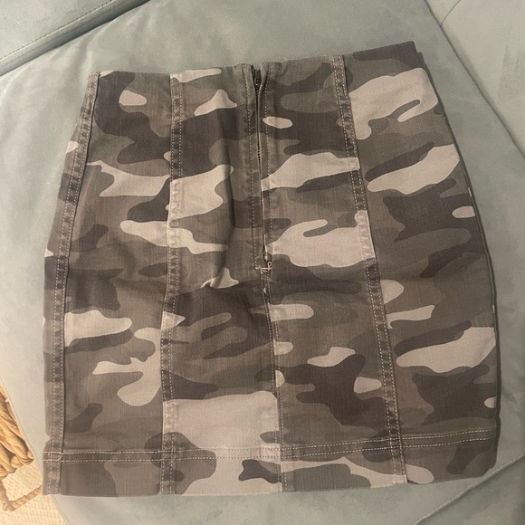 camo skirt - Picture 2 of 3